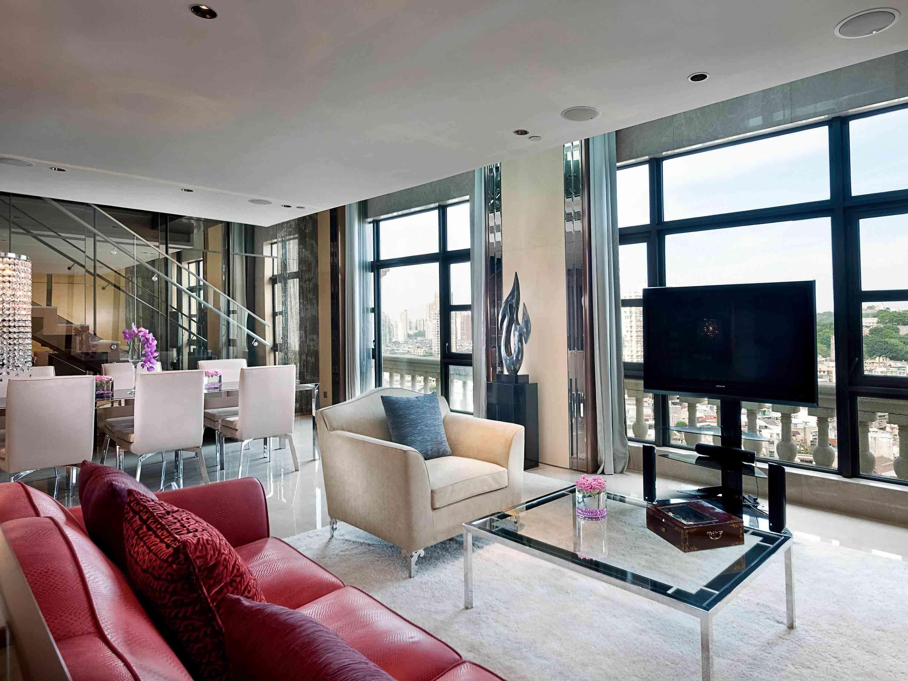 Sofitel Macau At Ponte 16 Hotel Exterior foto The living room of a three-bedroom suite