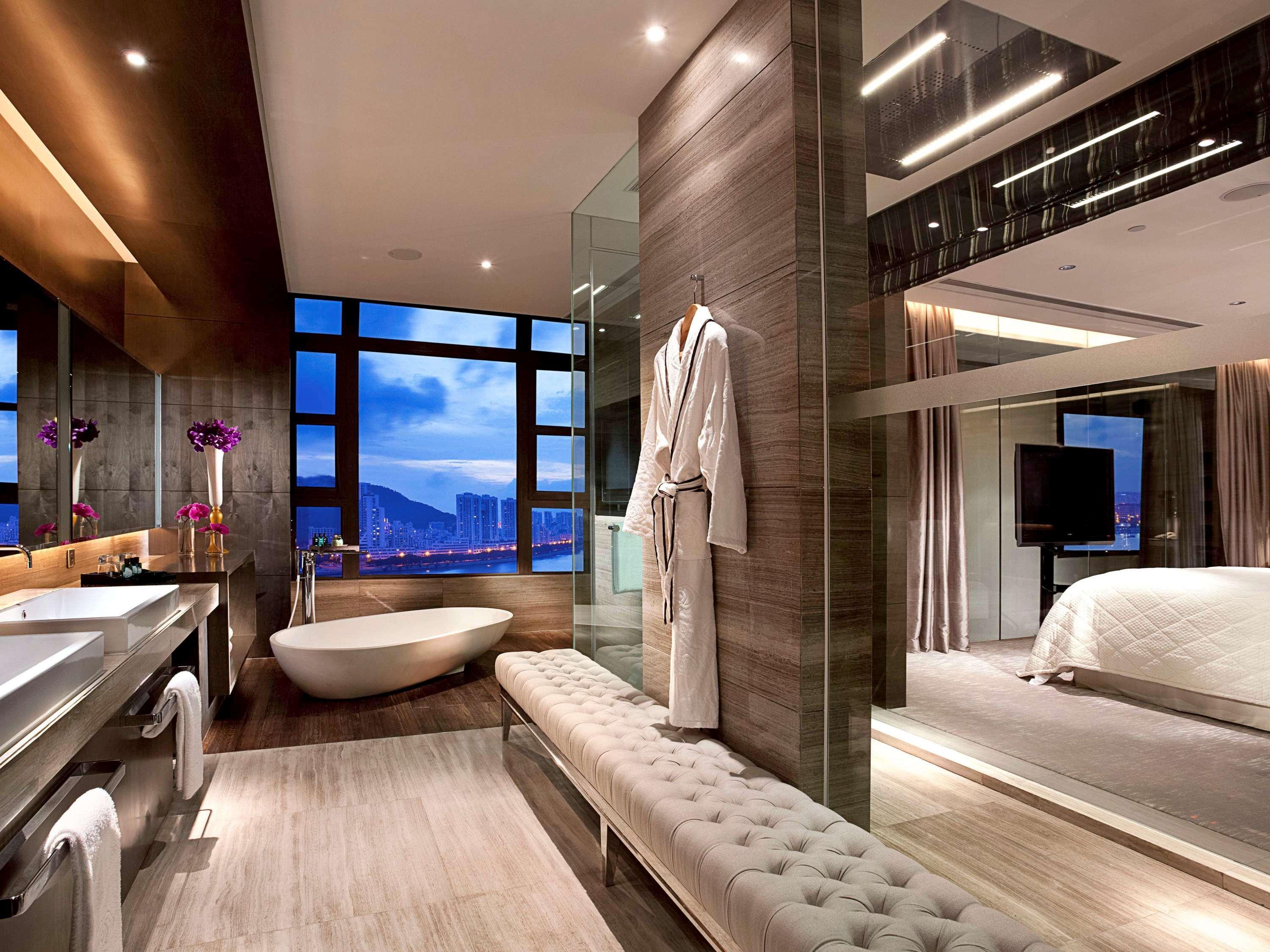 Sofitel Macau At Ponte 16 Hotel Exterior foto The bathroom of a suite at the hotel
