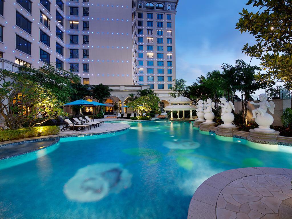 Sofitel Macau At Ponte 16 Hotel Exterior foto The swimming pool at the hotel