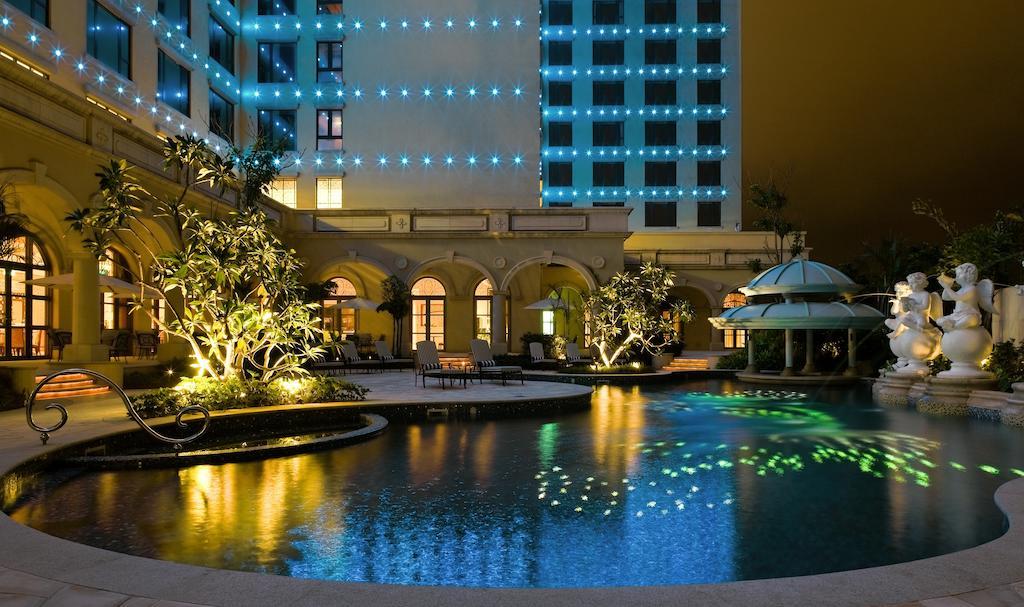 Sofitel Macau At Ponte 16 Hotel Exterior foto The pool at the hotel